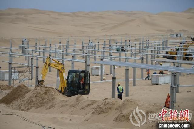 内蒙古在中国第七大沙漠中建设大型光伏发电项目