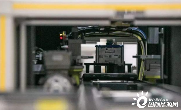 通用投资动力电池工厂自造电池