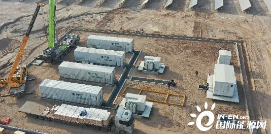 新疆阿克苏地区首座光伏储能电站投入运行