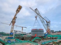 玲龙一号全球首堆钢制安全壳下部筒体吊装成功