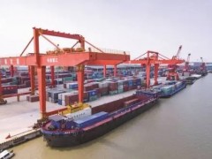 国内首艘3000吨级内河纯电集装箱船舶顺利吉水！